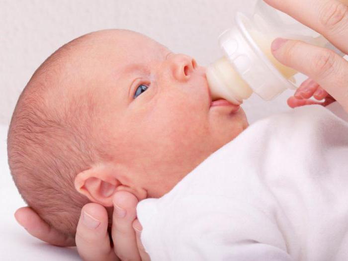 prečo dieťa vyplivla mlieko po kŕmení