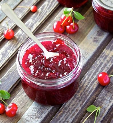 cherry jam s receptom kostí